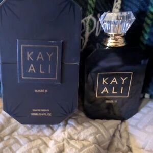 HUDA BEAUTY KAYALI Elixir 11 - Black and Gold